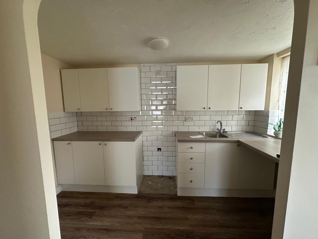Lot: 18 - TWO-BEDROOM SEMI-DETACHED FOR INVESTMENT - Kitchen